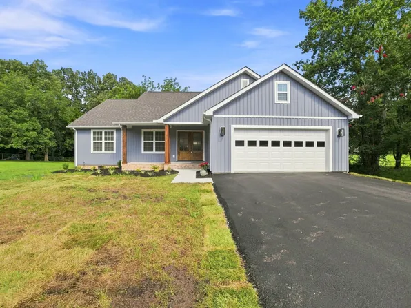913 Memorial Dr, Paris, TN 38242