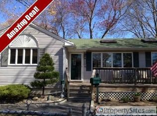 1055 Celia St, West Islip, NY 11795