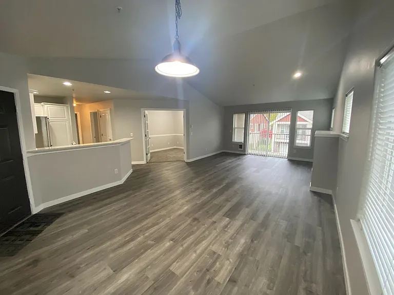2173 Hammond Ave — Photo 1
