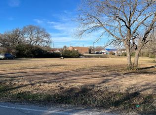 211 Locust St, Azle, TX 76020