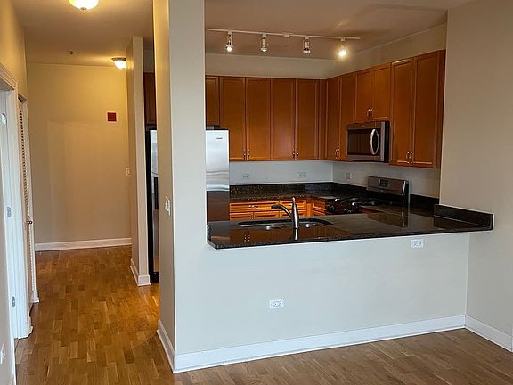 2nd image of 451 W Huron St Unit 1506