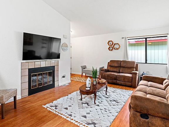 4th image of 1032 Stanislaus Way