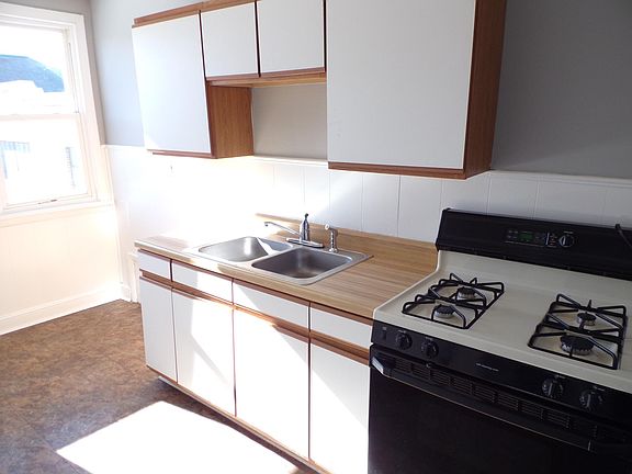 5th image of 326 Elmwood Ave APT 6