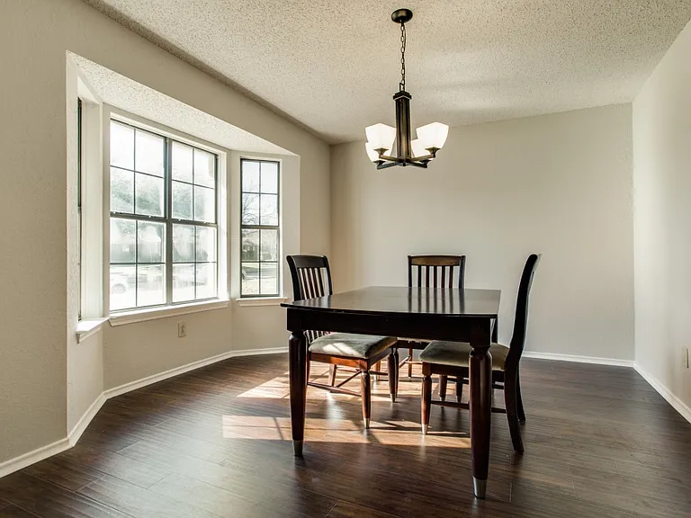 1305 Chicota Dr — Photo 5