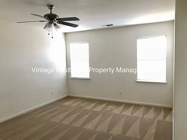 244 Lazy Ridge Ave — Photo 16