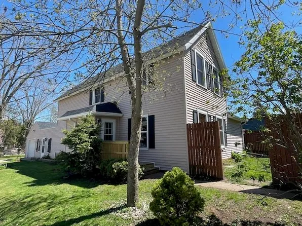 602 E Washington St, New London, WI 54961