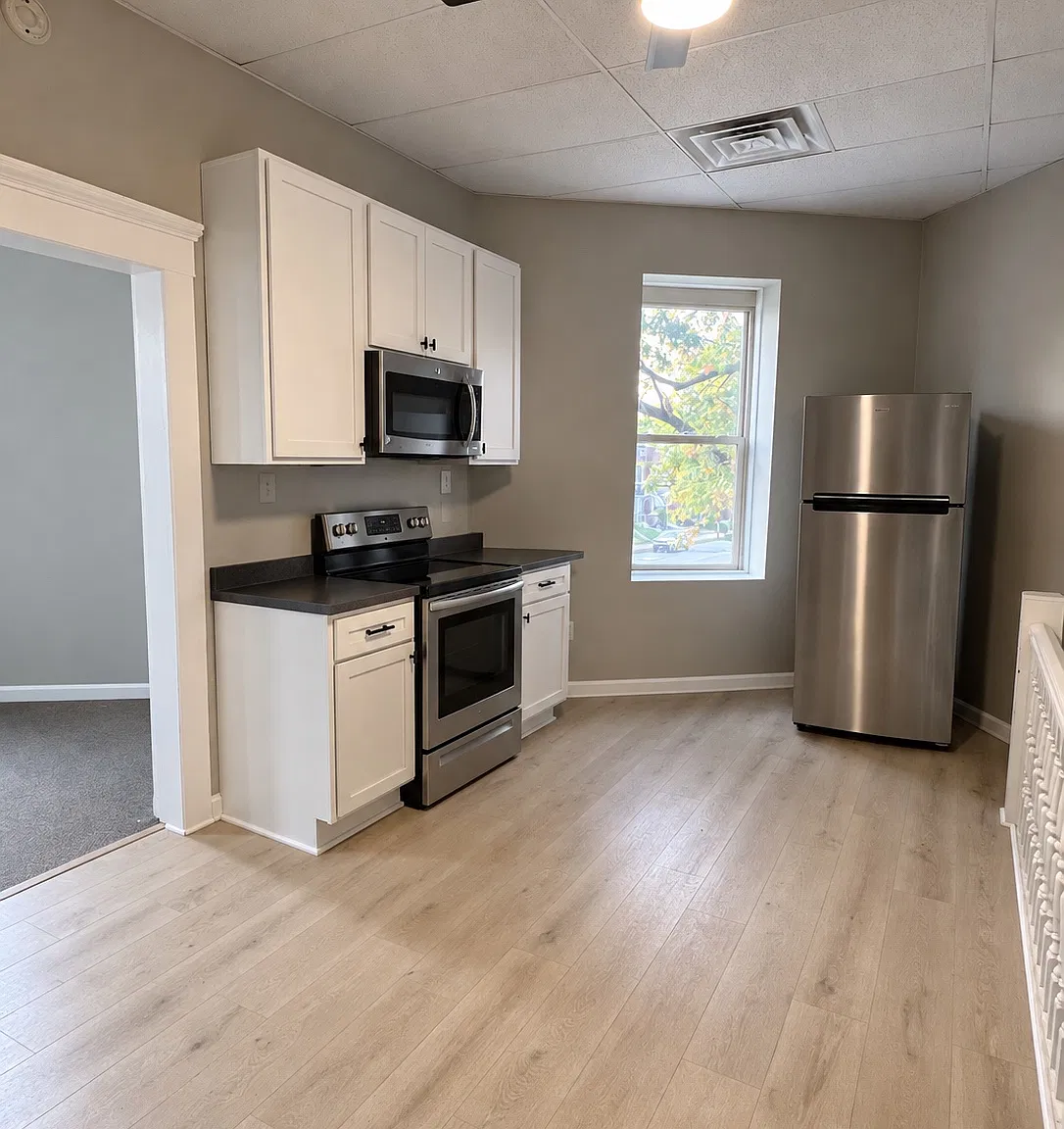 Studio, 700 sqft, $1,195 — Photo 2