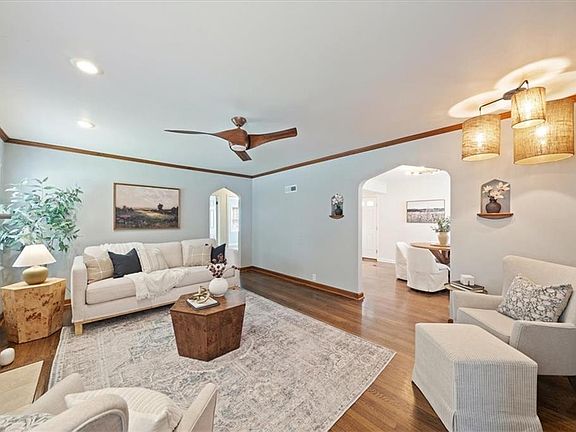 5th image of 2609 W 50th Ter