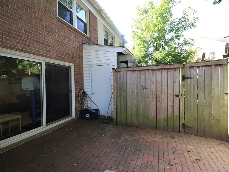 748 Azalea Dr — Photo 23