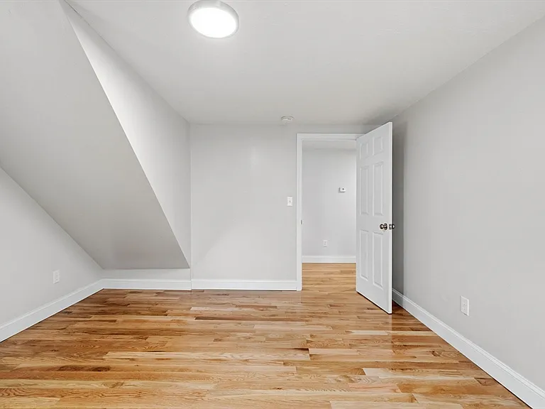8 Ash St — Photo 7