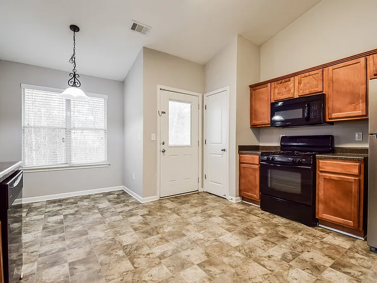 54 Camden Way — Photo 6