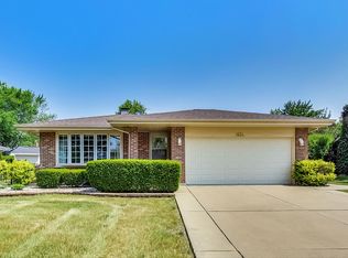 1824 71st St, Woodridge, IL 60517