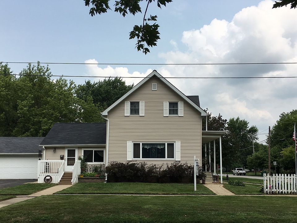 LARGE CORNER LOT & NEW SIDING