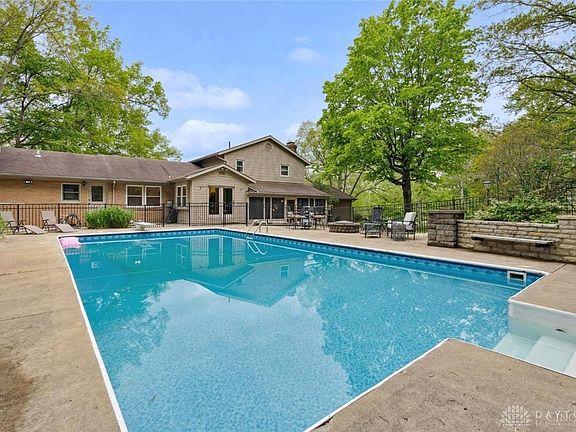 3rd image of 106 Newkirk Dr