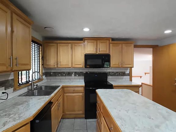 3rd image of 202 W 17th St
