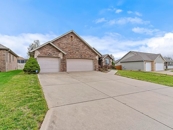 3rd image of 3815 N Mill Ridge Avenue