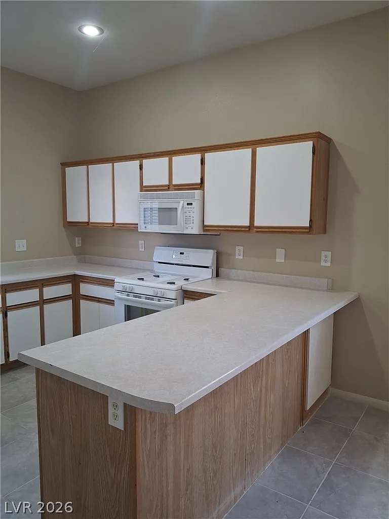 4 bed, 2.0 bath, 1548 sqft, $2,024 — Photo 4
