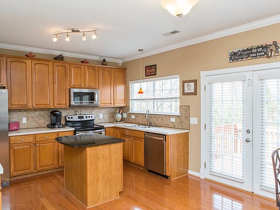4th image of 1209 Briarwood Dr