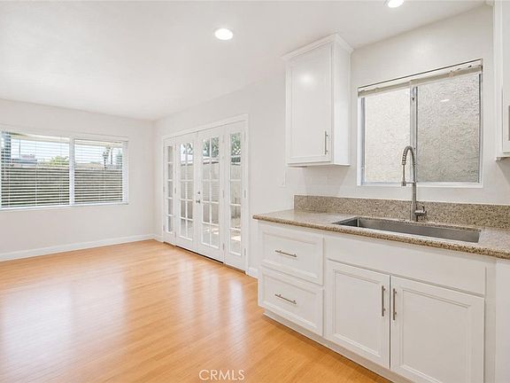 5th image of 19231 Sherman Way Unit 1