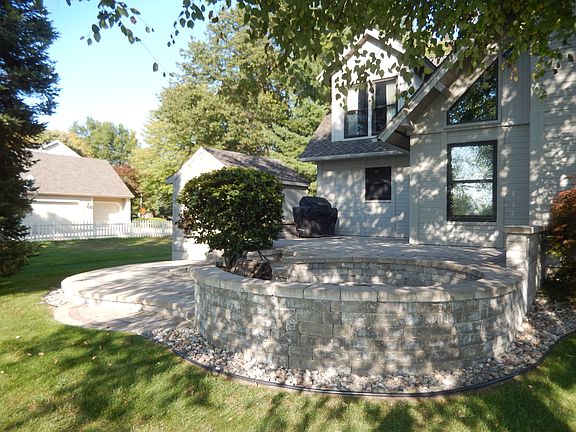 5th image of 1916 Lake Circle Dr E