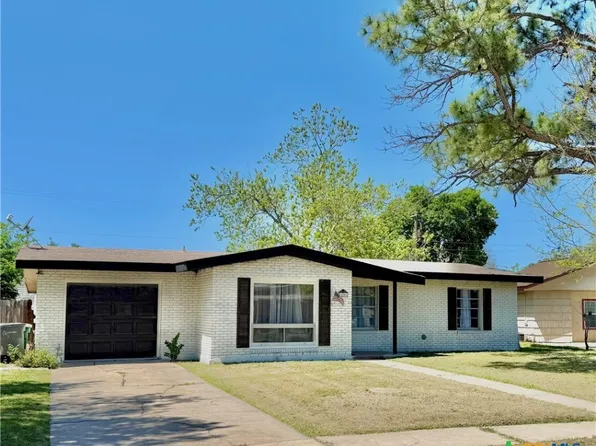 4801 Dahlia Ln, Victoria, TX 77904