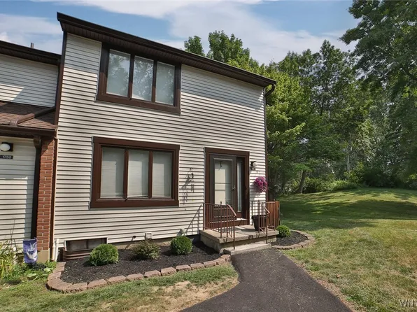 1751 Charlesgate Cir, East Amherst, NY 14051