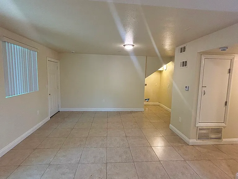 148 E 84th Pl — Photo 4