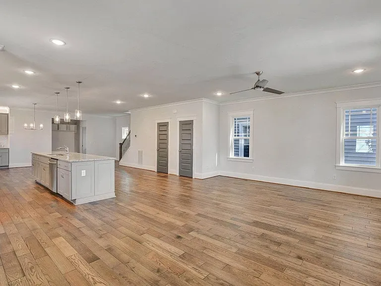 2122 Parkwood Ave — Photo 22