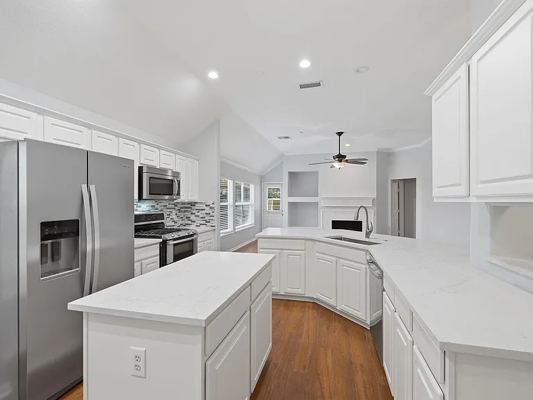 18 Mulberry Glen Pl — Photo 22