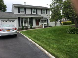 11 Spad Ln, Holbrook, NY 11741