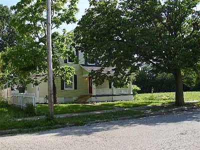 3rd image of 608 Oxford Ave
