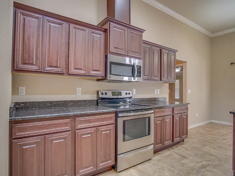 5485 Tucker Cir — Photo 16