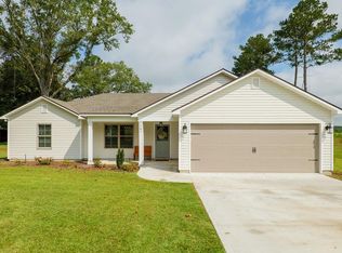 107 Swindle St, Ray City, GA 31645