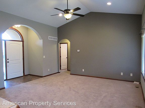 3rd image of 1025 Lobdell Dr
