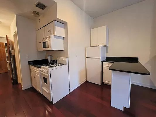 3rd image of 533 3rd Ave APT 3a