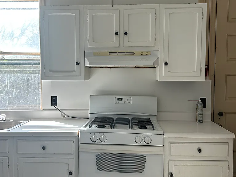 505 E Seneca St #505 — Photo 1