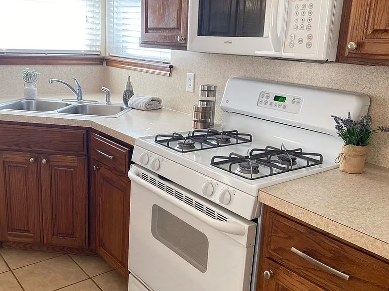 629 Loyd Ln — Photo 10