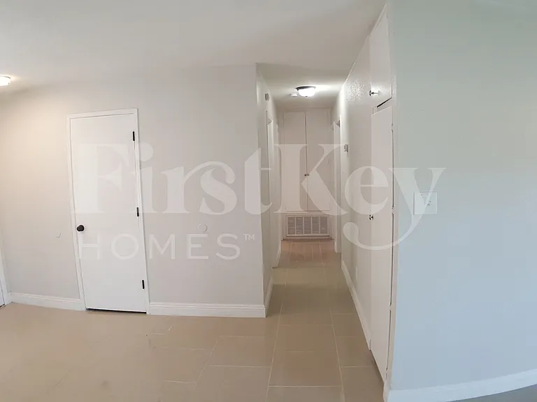 1209 Ralph Cir — Photo 7