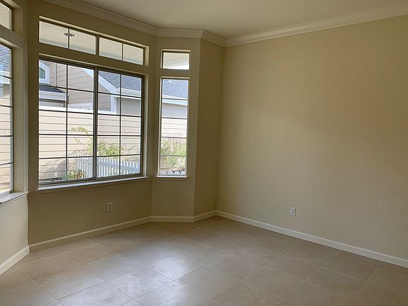3rd image of 20 Lyme Ln