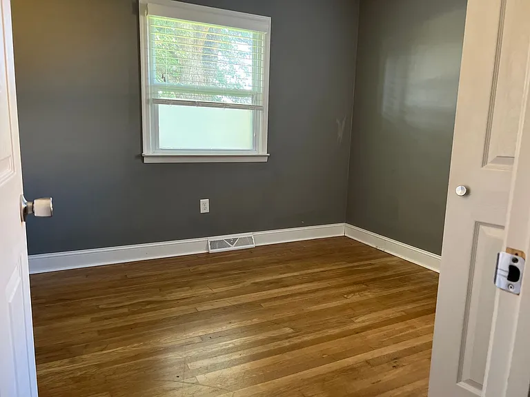 521 Clifton Rd — Photo 6