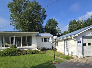 32 Fernberg Rd, Mill Hall, PA 17751