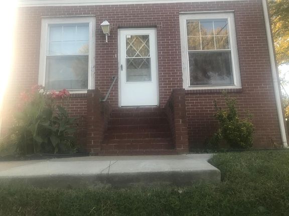 2nd image of 225 S Lorimier St APT 3