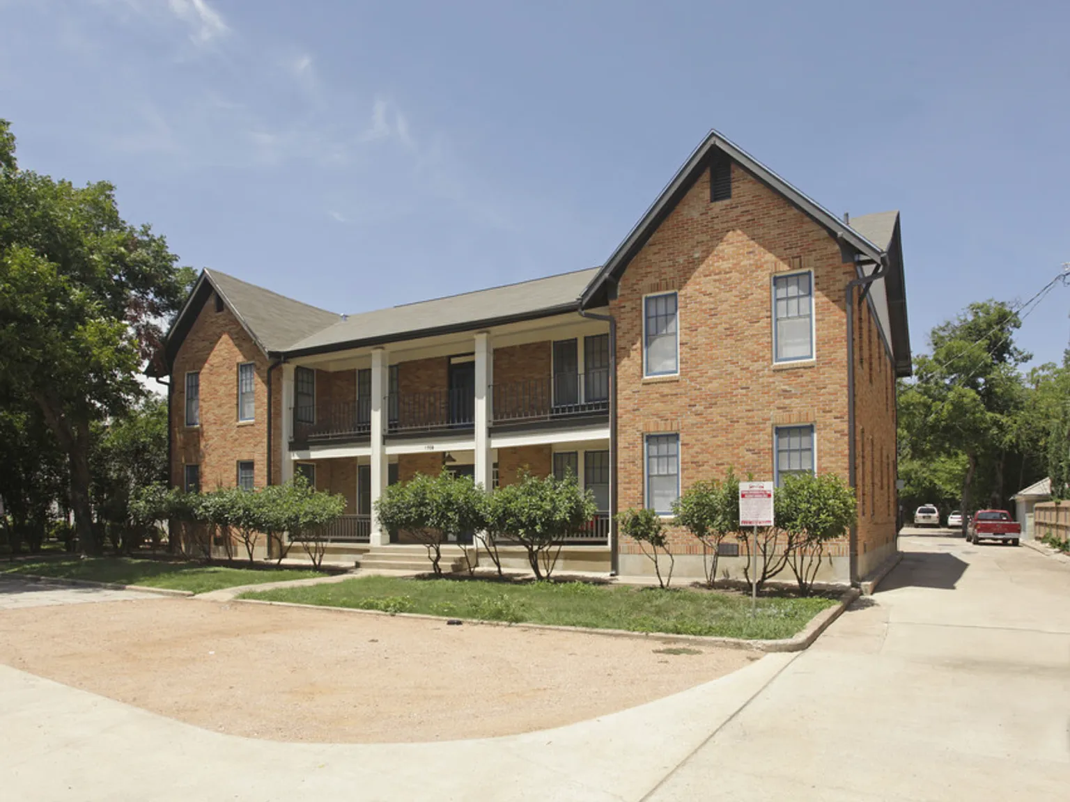 Enfield House — Photo 1