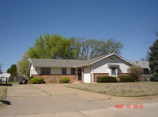 608 N High Dr, Wellington, KS 67152