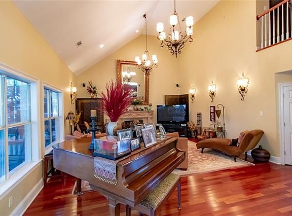 4th image of 5632 Catina St