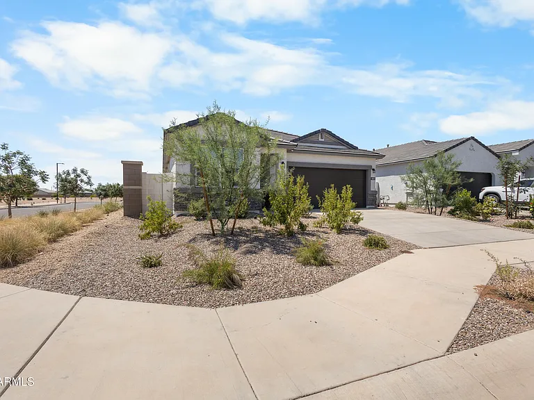 18351 W Hackamore Dr — Photo 2
