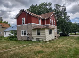 107 E 3rd St, Morris, MN 56267