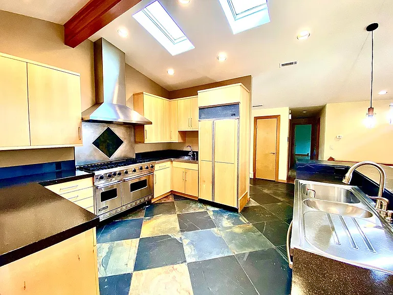 306 E Curling Dr — Photo 19