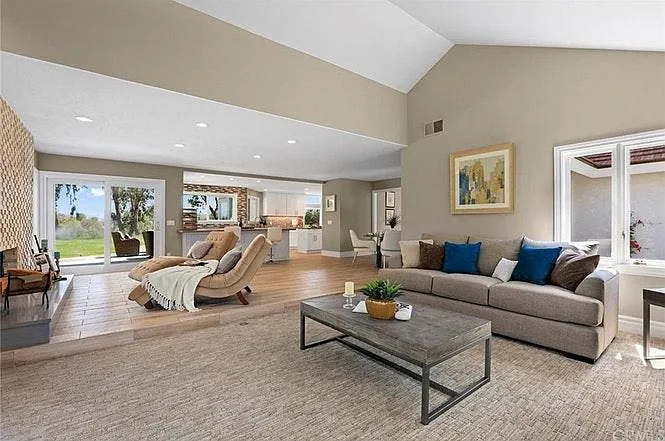 5 bed, 4063 sqft, $10,500 — Photo 3