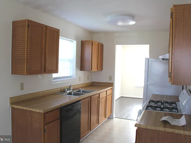 8638 Chester Ct — Photo 3